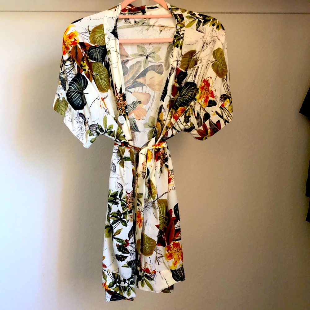 Unbranded Hawaiian print tunic/wrap. Size S.